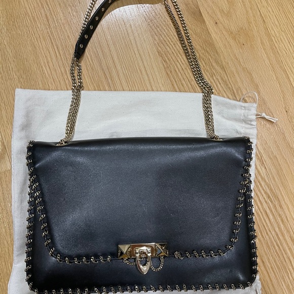 Valentino Black Leather crossbody or shoulder bag. - Picture 6 of 8